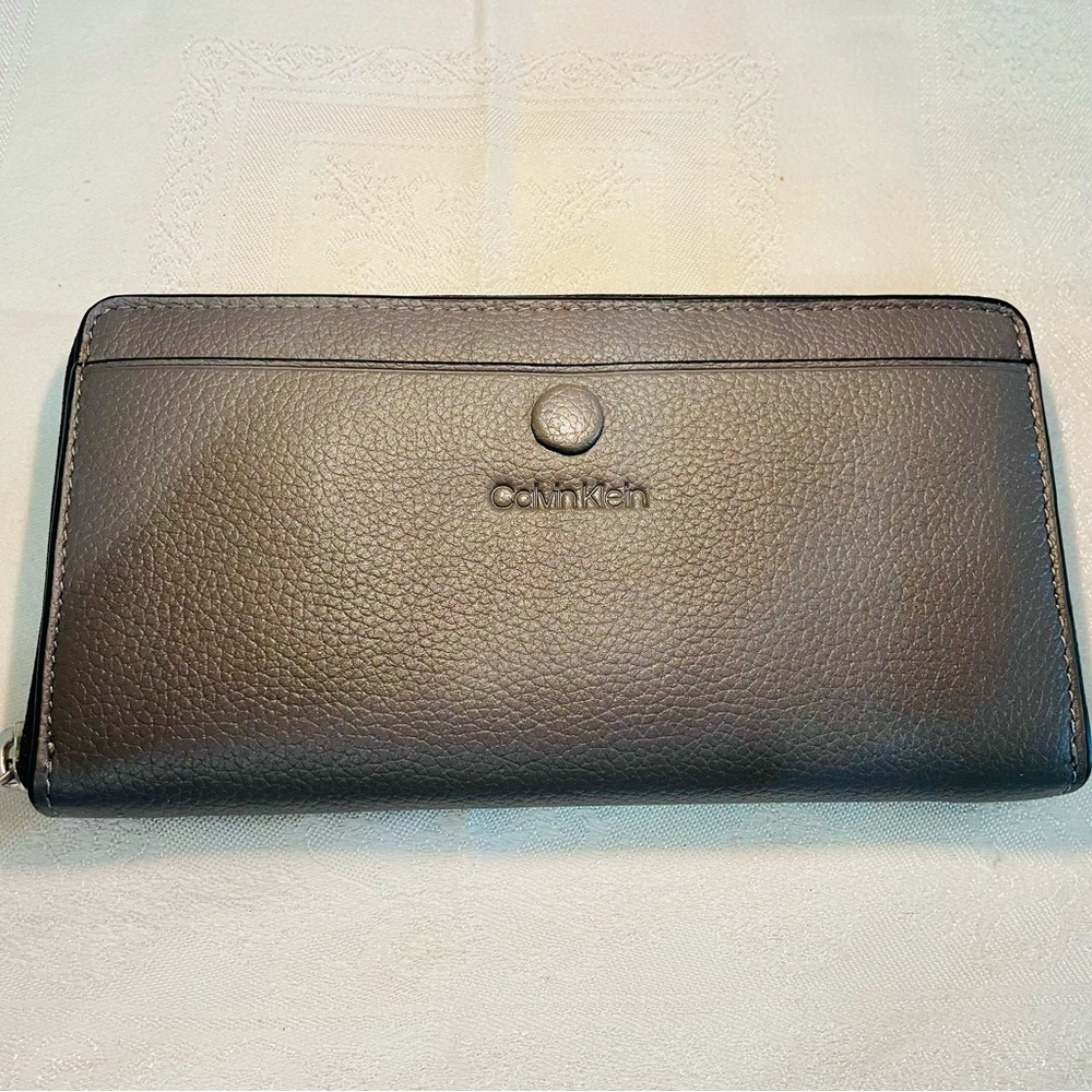Calvin Klein Genuine Leather RFID Zip Around Wallet – Gray/Black - Picture 2 of 8